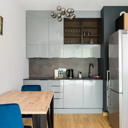 Wlochy Rownolegla Chic By Bookinghost *