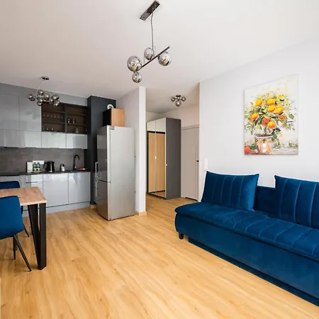 Apartment Wlochy Rownolegla Chic By Bookinghost