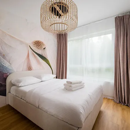 Wlochy Rownolegla Chic By Bookinghost Warsaw