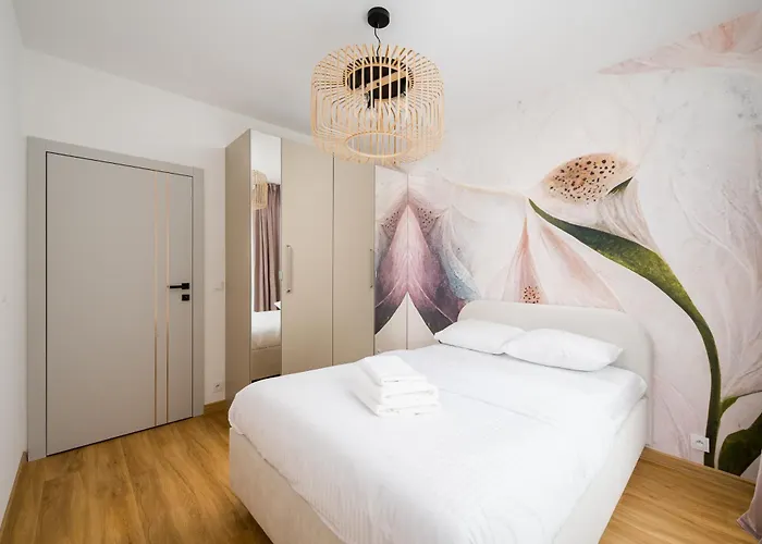 Wlochy Rownolegla Chic By Bookinghost Warszawa